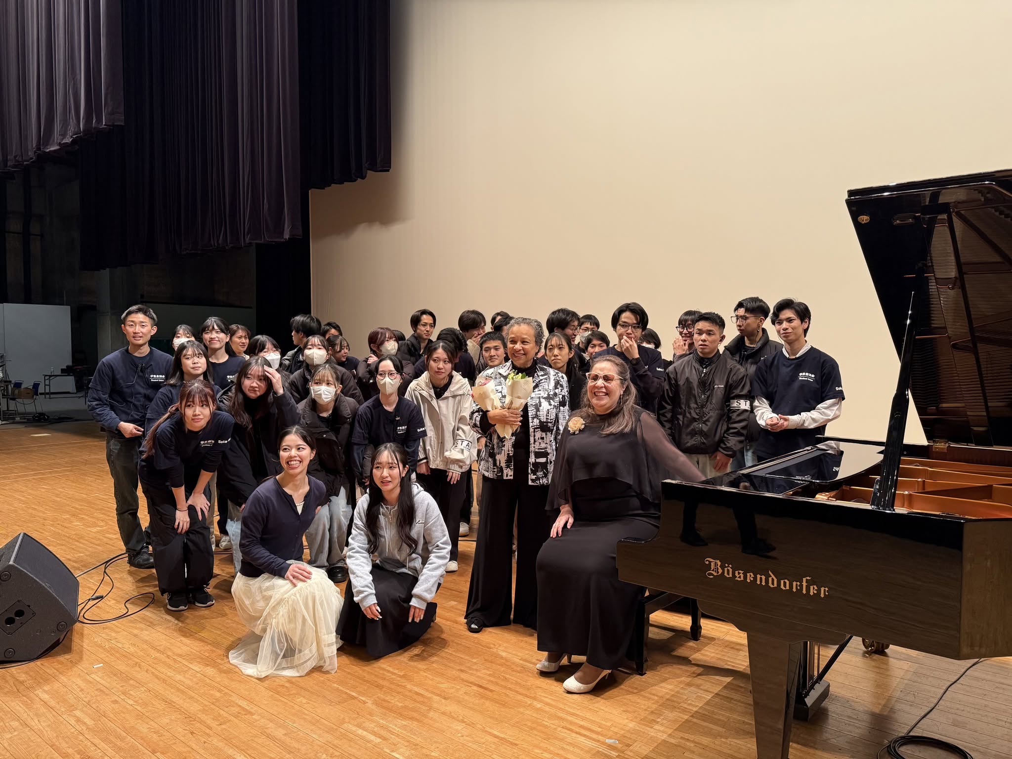 Patricia Vlieg at the piano with Vilma Esquivel and Soka University students